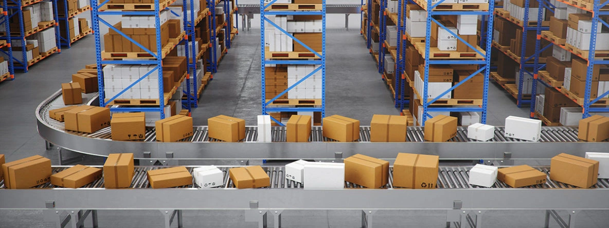 E-Commerce Fulfillment and Automated Order Processing Automated e-commerce fulfillment warehouse with packages moving along conveyor belts between organized inventory racks.